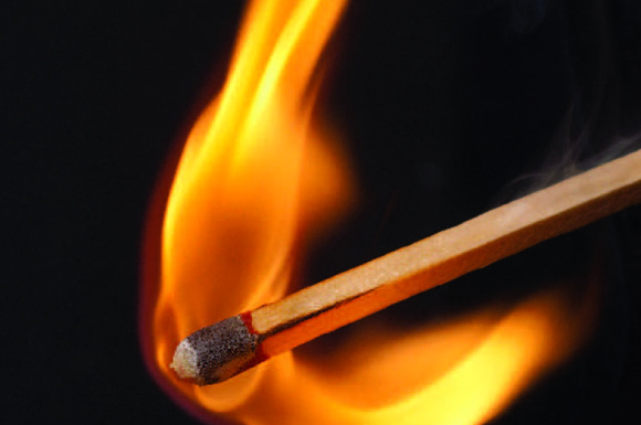 Bild brennendes Streichholz